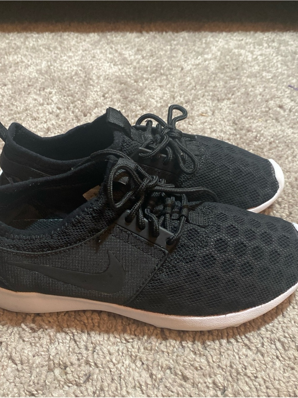 Nike Juvenate low top Black Athletic Sneakers with White Soles size 5